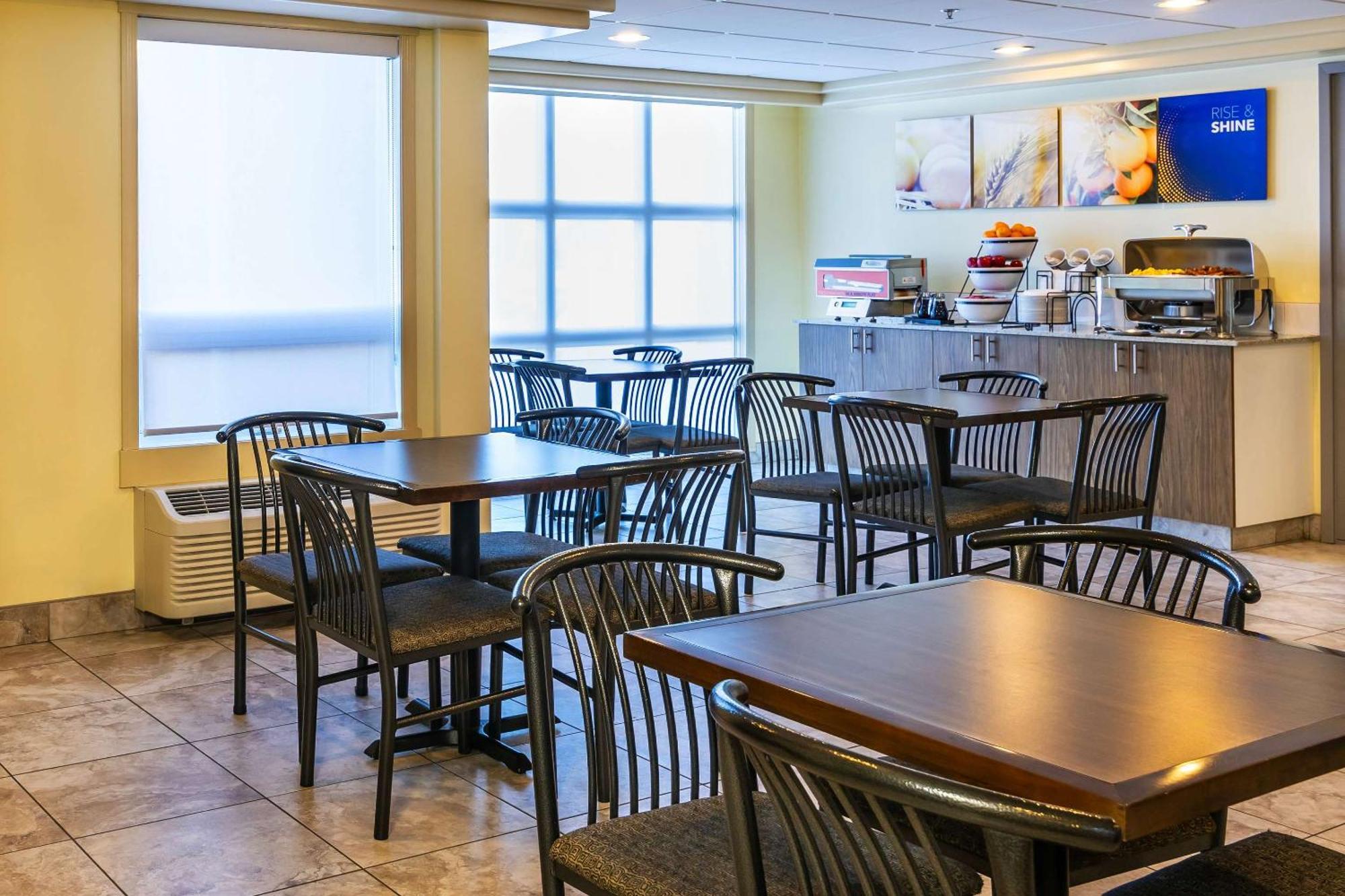 Comfort Inn & Suites Moose Jaw Zewnętrze zdjęcie